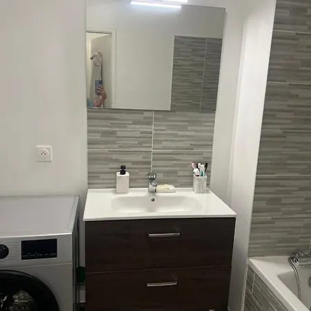 Fati Apartment Sannois